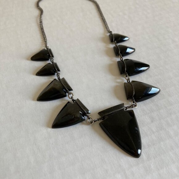 Vintage Jewelry Set Lucite Arrowhead Necklace And Screw On Earring - Picture 2 of 9